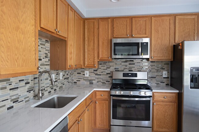 KITCHEN - 317 Fallsgrove Dr