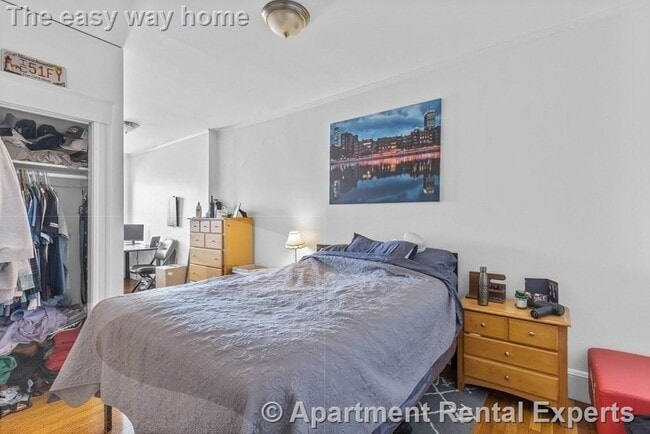 Building Photo - 489 E Broadway