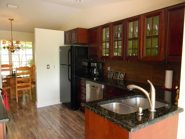 Building Photo - 2300 Las Casitas Dr