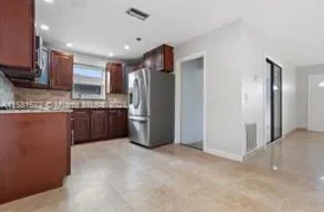 Foto del edificio - 10680 Ember St