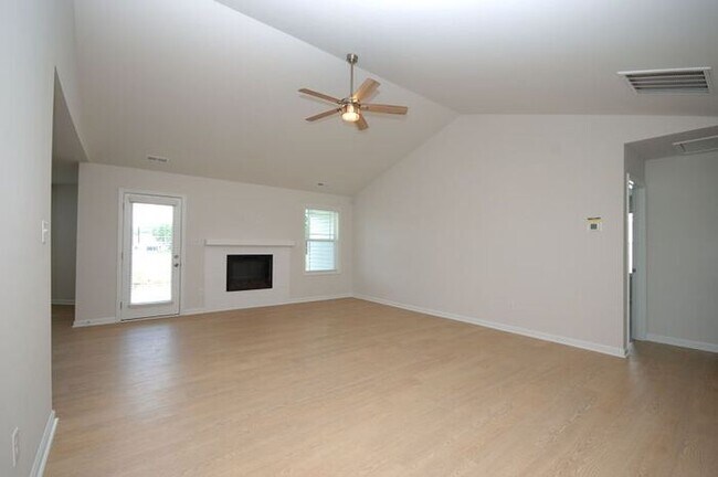 Building Photo - 204 Tuscany Cir