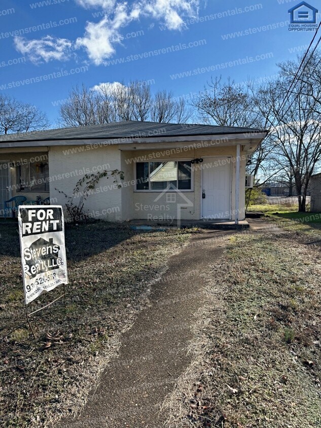 Primary Photo - Convenient 2-bedroom Duplex