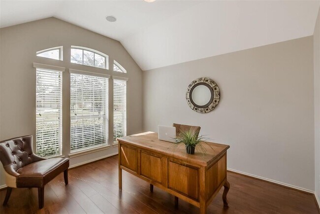 Foto del edificio - 2823 Woodland Glen Ln