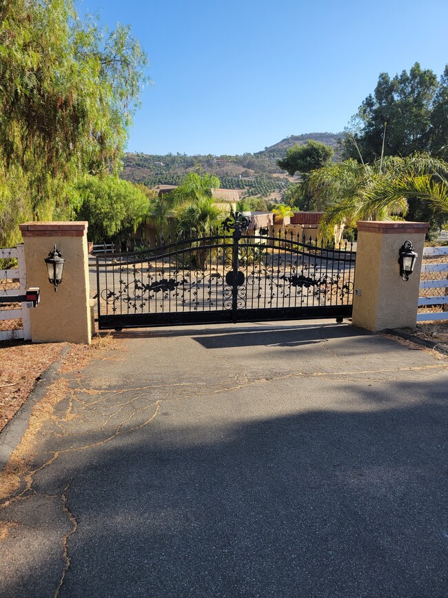 Building Photo - 6511 Camino Del Rey