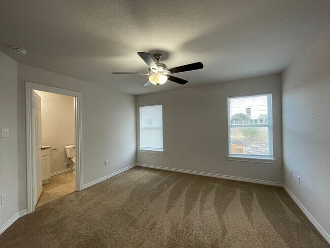 Foto del edificio - 7311 Colina Way