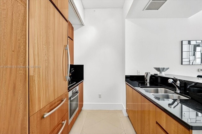 Foto del edificio - 50 South Pointe Dr