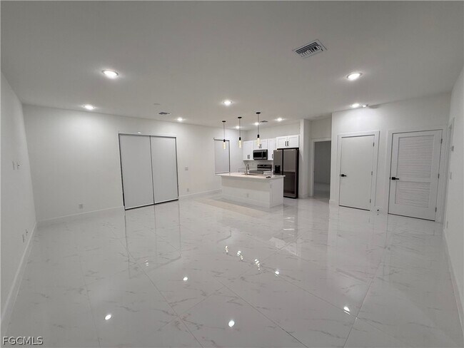 Foto del edificio - 3311 72nd St W