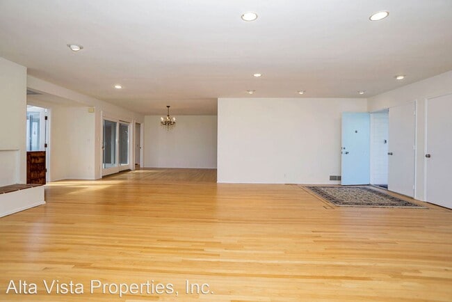 Building Photo - 4 br, 4 bath House - 5832 Corral Way