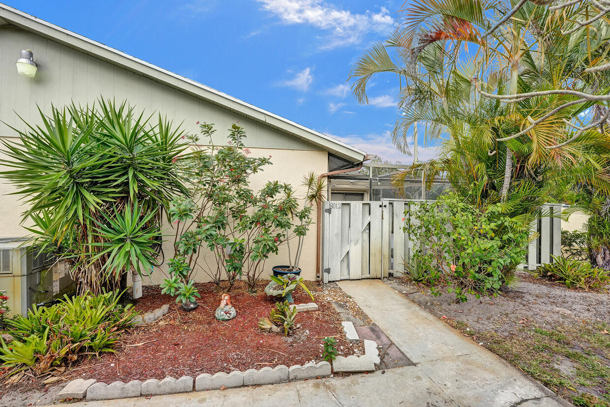 Foto principal - 8012 Ambach Way