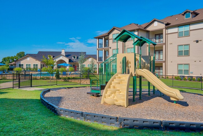 Un hermoso complejo de apartamentos en Bentonville, Arkansas, lleno de lujo, comodidad y entretenimiento al alcance de tu mano. - Parc at Bentonville