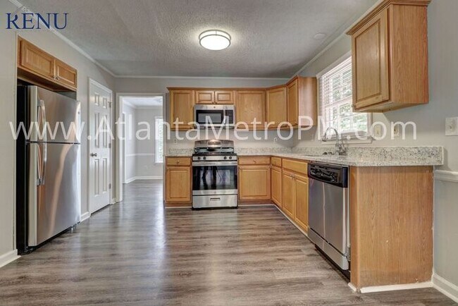 Building Photo - Now Available! 4 bedrooms 2.5 baths
