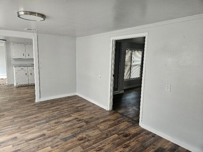 Foto del edificio - 518 E Jefferson Ave