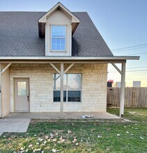 Building Photo - 220 Sandstone Dr