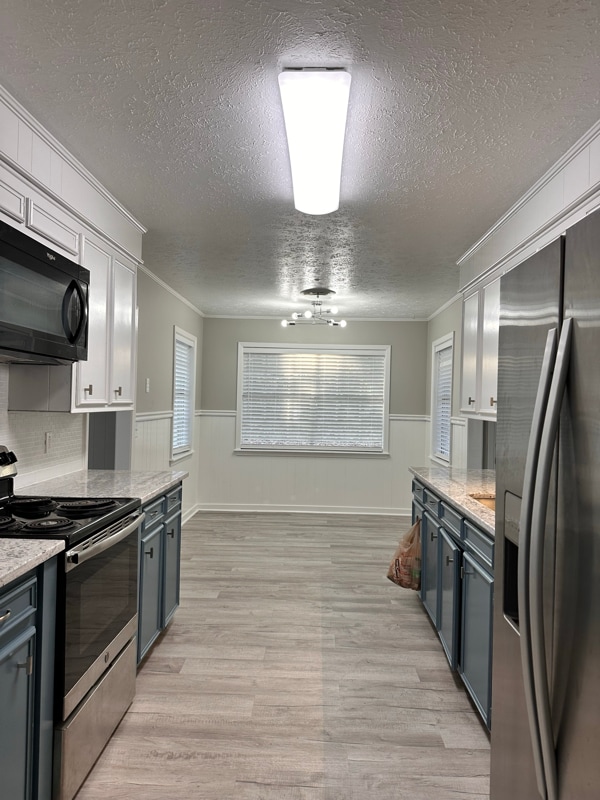 Foto del edificio - 121 Fern Valley Rd