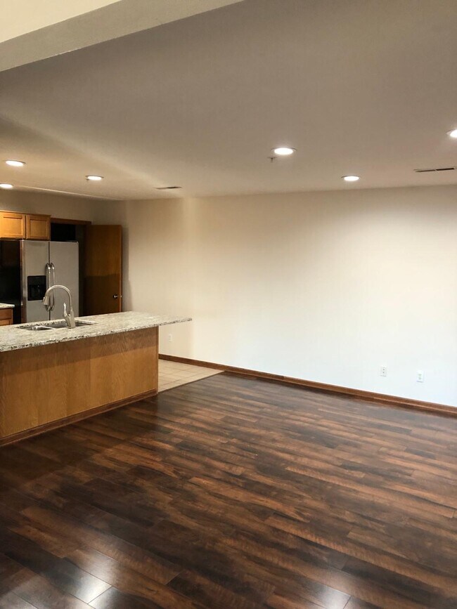 Foto del edificio - 7260 N Alpine Rd
