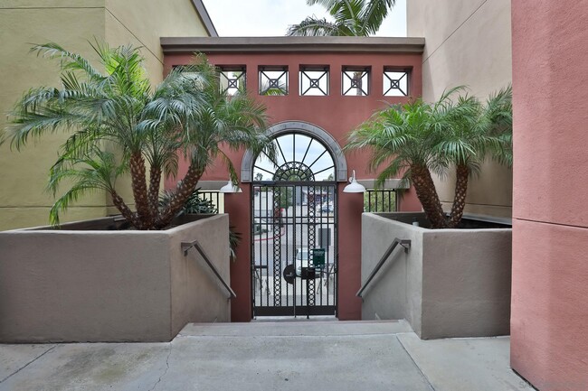 Building Photo - 1270 Cleveland Ave