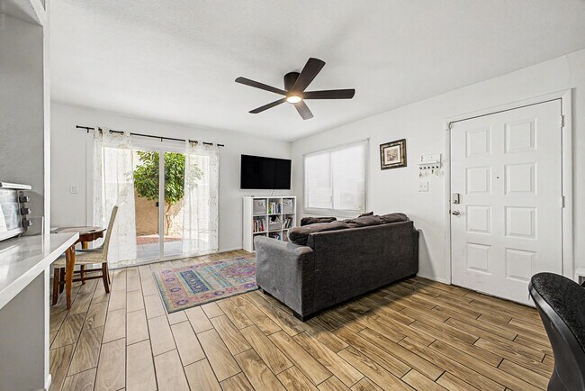 Building Photo - 8111 E Glenrosa Ave