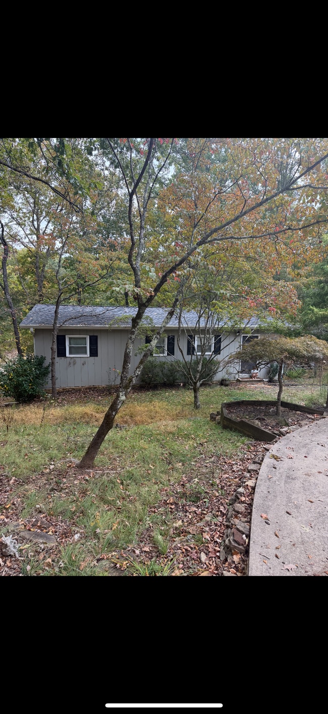 Building Photo - 3473 McKenzie Dr
