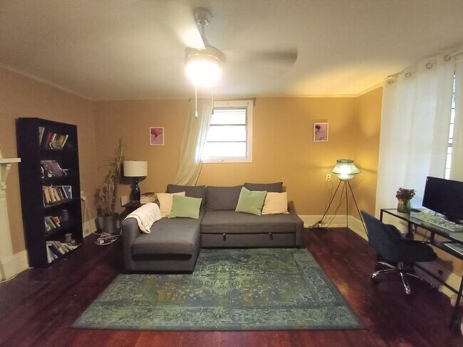 Foto del edificio - 1032 Curran St NW