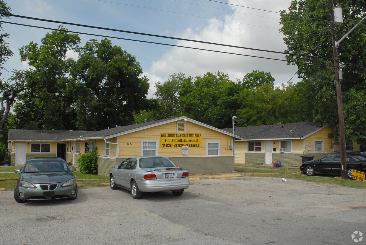 Primary Photo - 4540-4546 Mayflower St