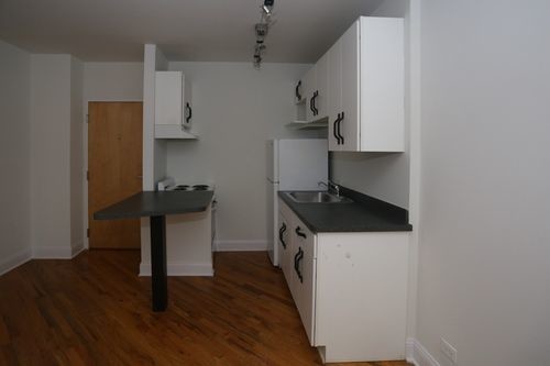 Foto del edificio - 840 W Montrose Ave