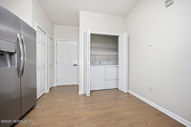 Building Photo - 446 Scrub Jay Dr