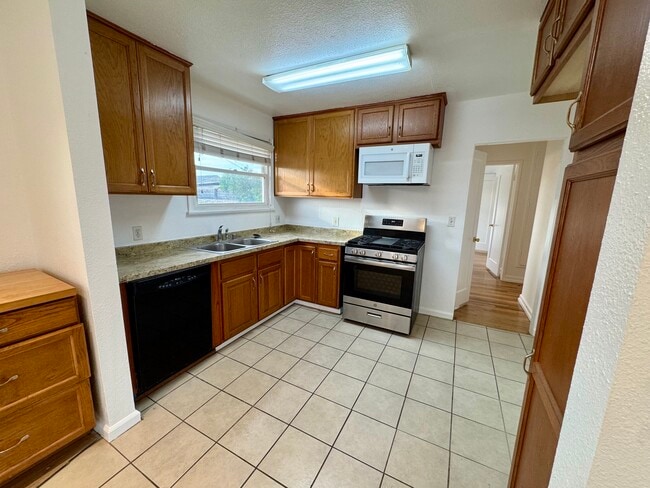 Building Photo - 13331 S New Hampshire Ave