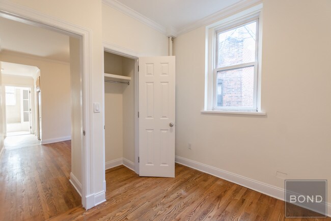 Foto del edificio - 211 W 108th St