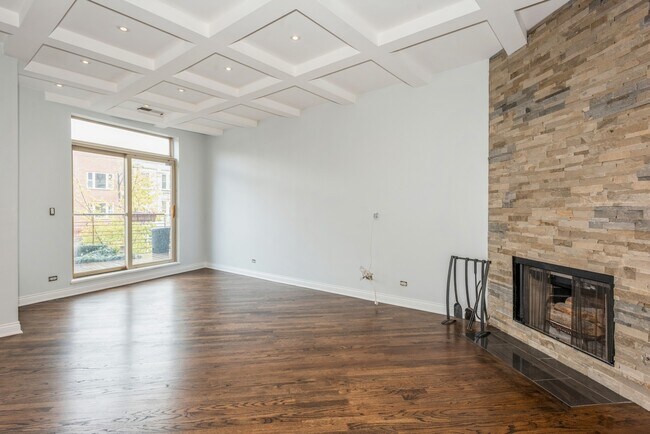 Building Photo - 2121 W Division St