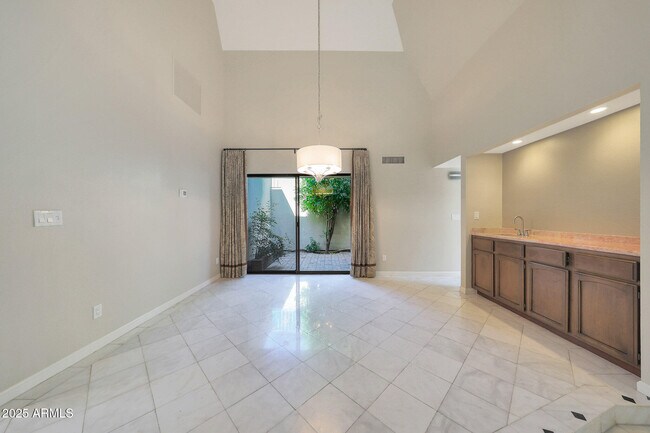 Foto del edificio - 2422 E Oregon Ave