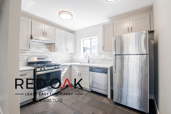 Building Photo - 3146 S Halm Ave