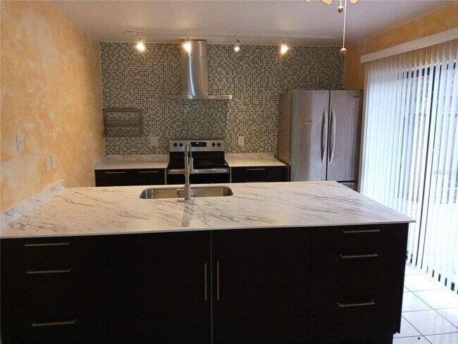 Foto del edificio - 5361 Elm Ct
