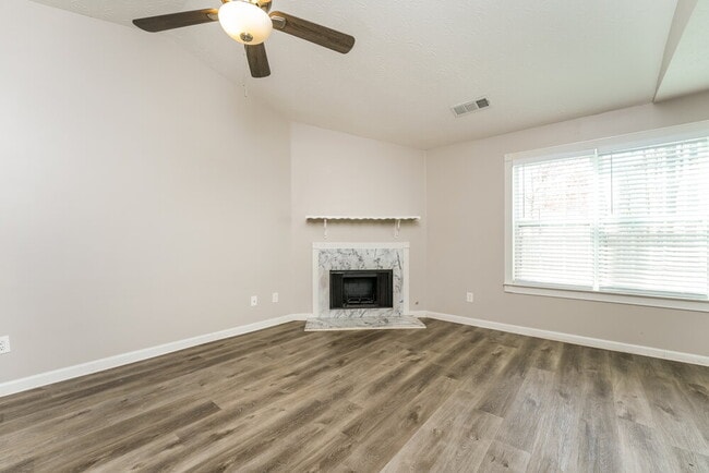 Foto del edificio - 731 Sugar Oak Ln