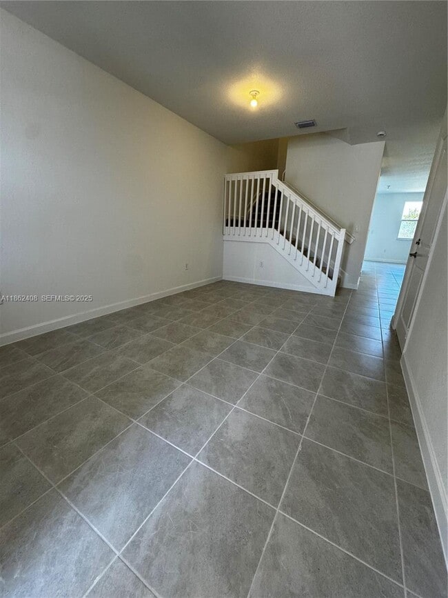 Foto del edificio - 2325 NW 125 St