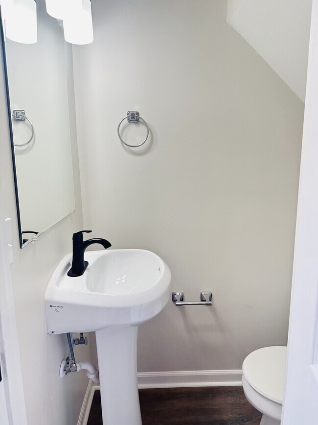 Foto del edificio - Ivy Ridge Apartments 147-155