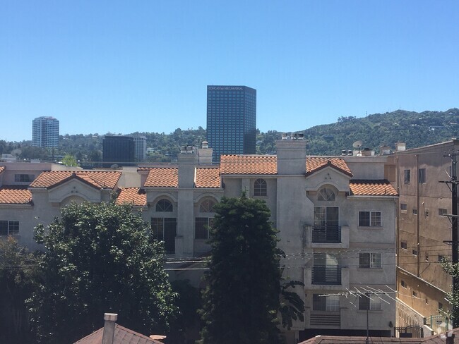 Building Photo - Villa Del Rey Apartments