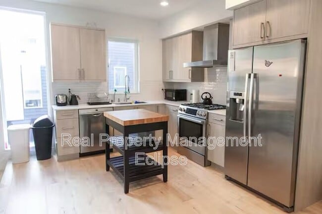 Foto del edificio - 8819 Midvale Ave N