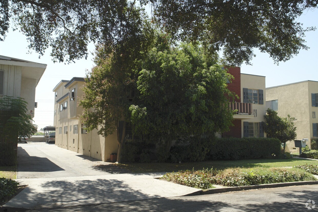 Primary Photo - 126 E Live Oak St