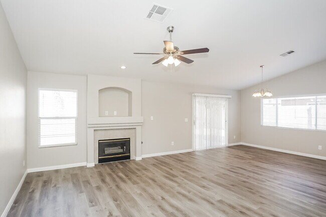 Foto del edificio - 5235 Acacia Grove St