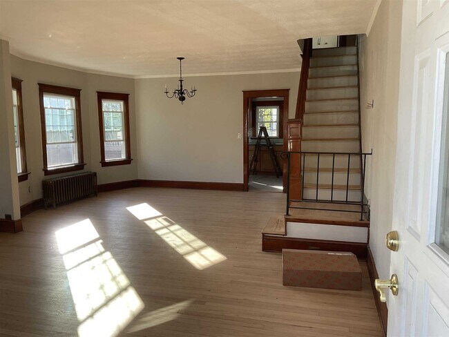 Building Photo - 37 Dutchess Terrace