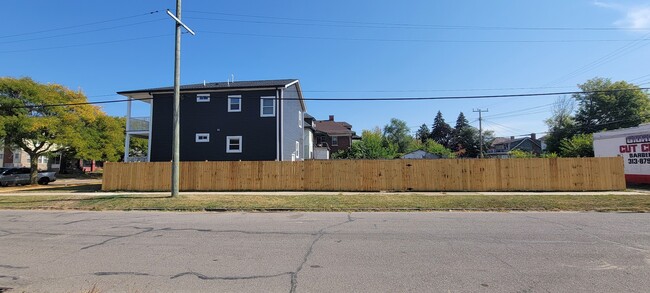 Building Photo - 5103 Oregon St