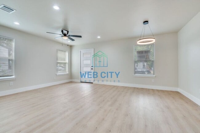 Photo - 2546 Kathleen Ave House