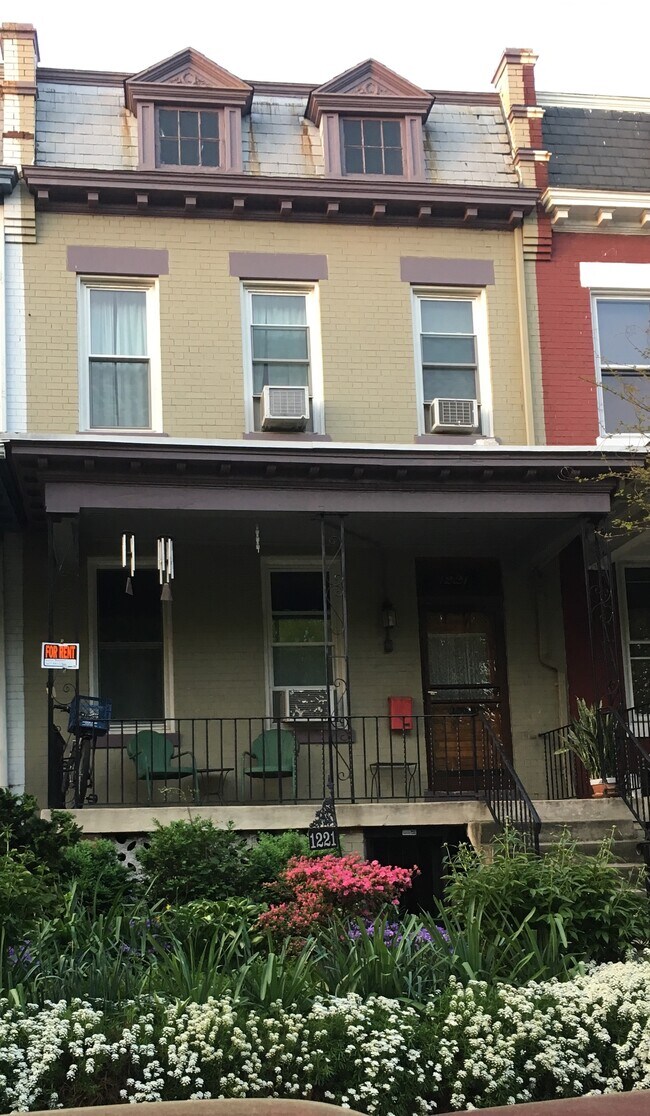 Building Photo - 1221 F St NE