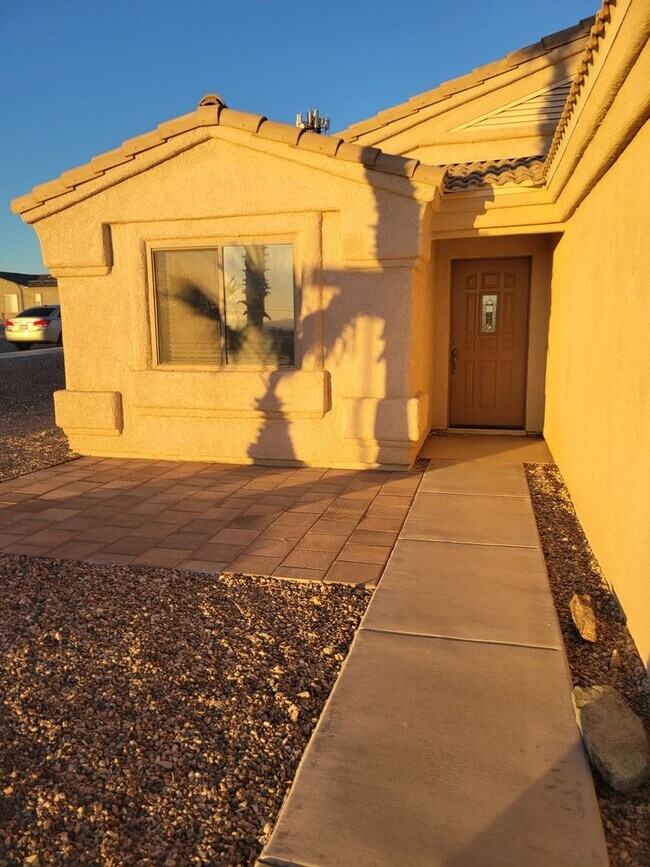 Building Photo - 440 Hummingbird Dr