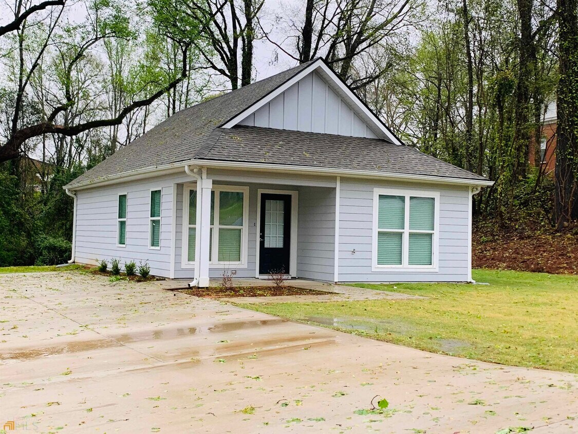 Primary Photo - 105 Oak St