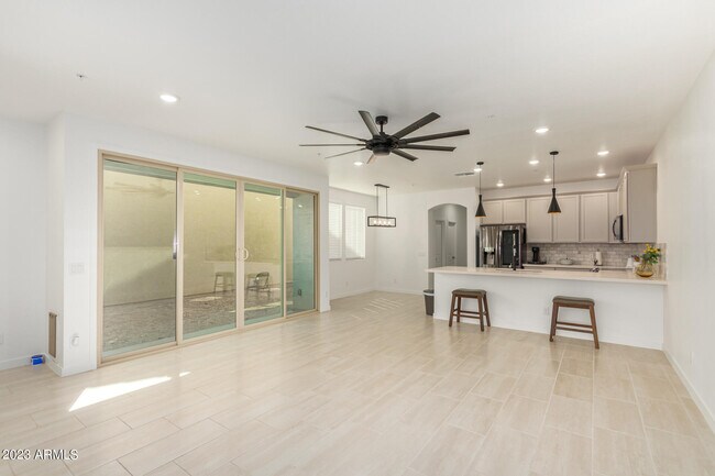 Foto del edificio - 1835 N 208th Ave