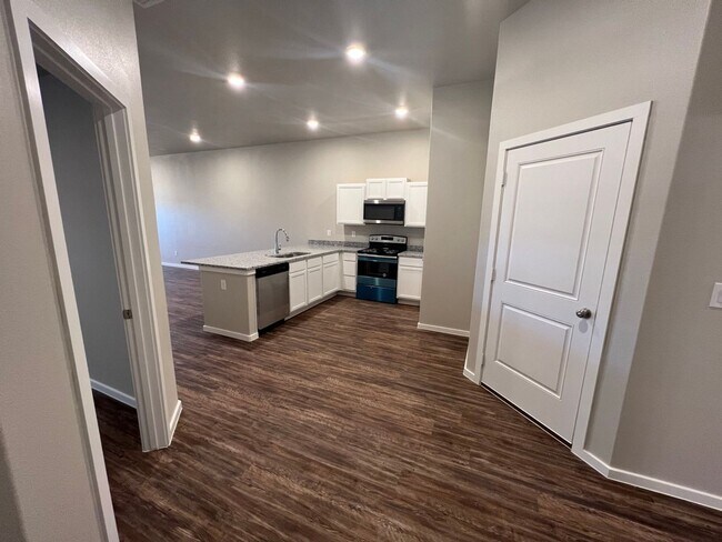 Building Photo - Willowbend - 2106 Kokomo Avenue