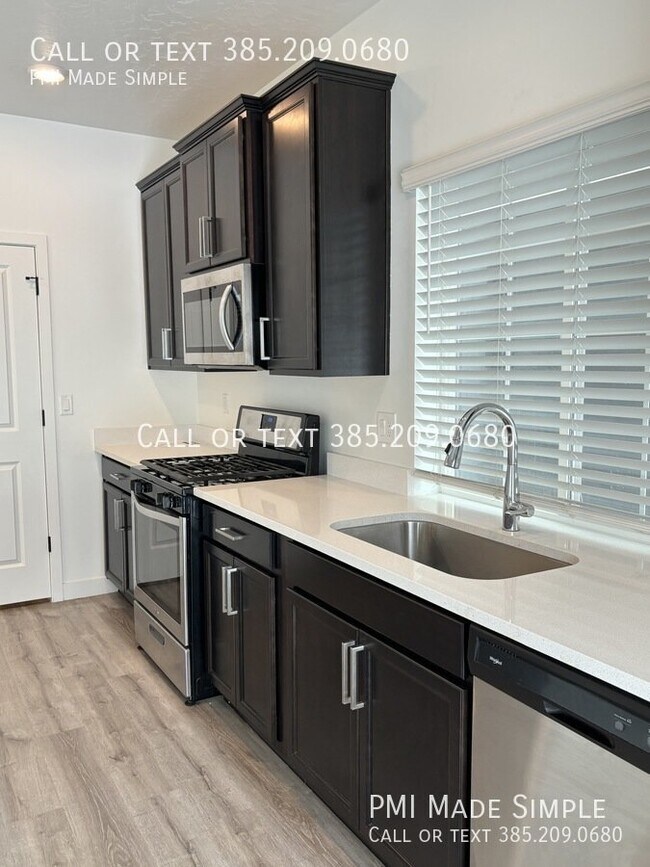 Foto del edificio - Modern and Spacious Home In Lehi with 2 Ca...