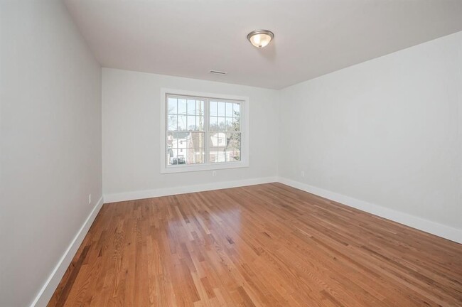 Building Photo - 28 Clement St