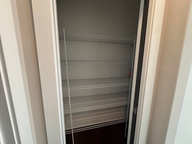 Building Photo - Available to Show